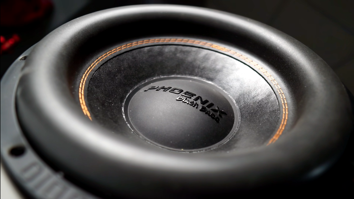 Вид сабвуфера спереди