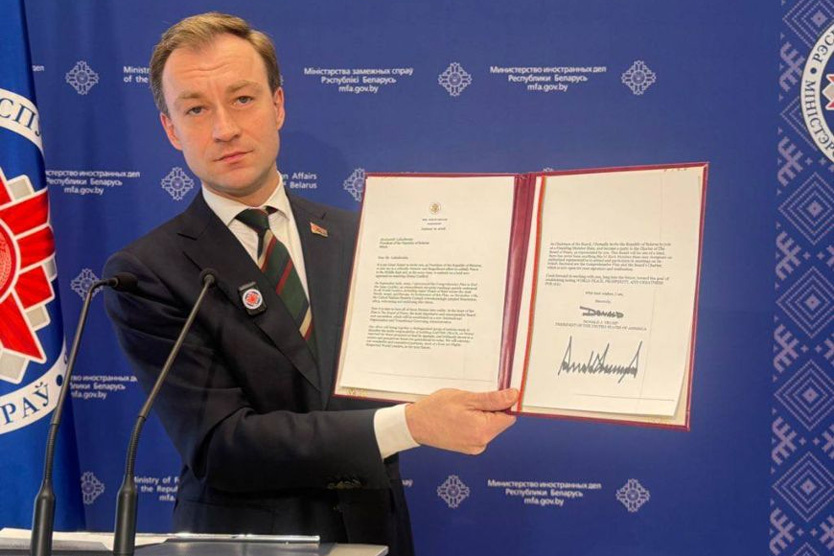    Приглашение, которое президент США Дональд Трамп отправил президенту Белоруссии Александру Лукашенко для участия в «Совете мира»   
Фото: Belarus Foreign Ministry