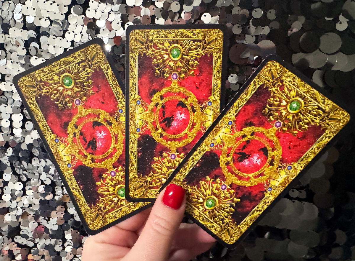 Таролог Маша Эвэнс