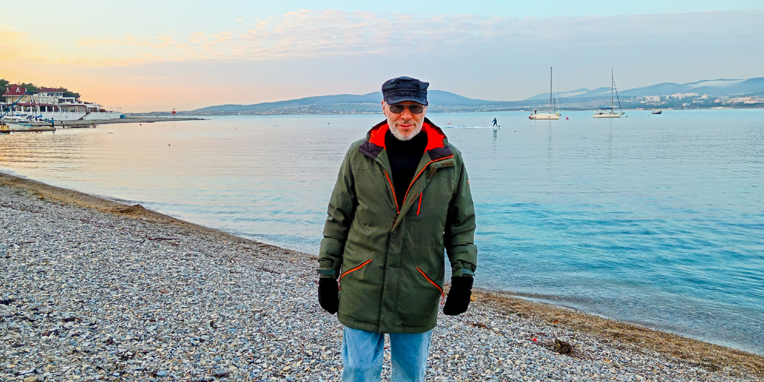 Свекровь узнала, что сын и невестка накопили на квартиру, сказала, что они эгоисты, и потребовала отдать сбережения старшей дочери