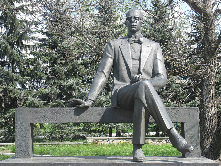     Памятник Прокофьеву в Сонцовке/Красном пережил тяжелые бои. / ru.wikipedia.org