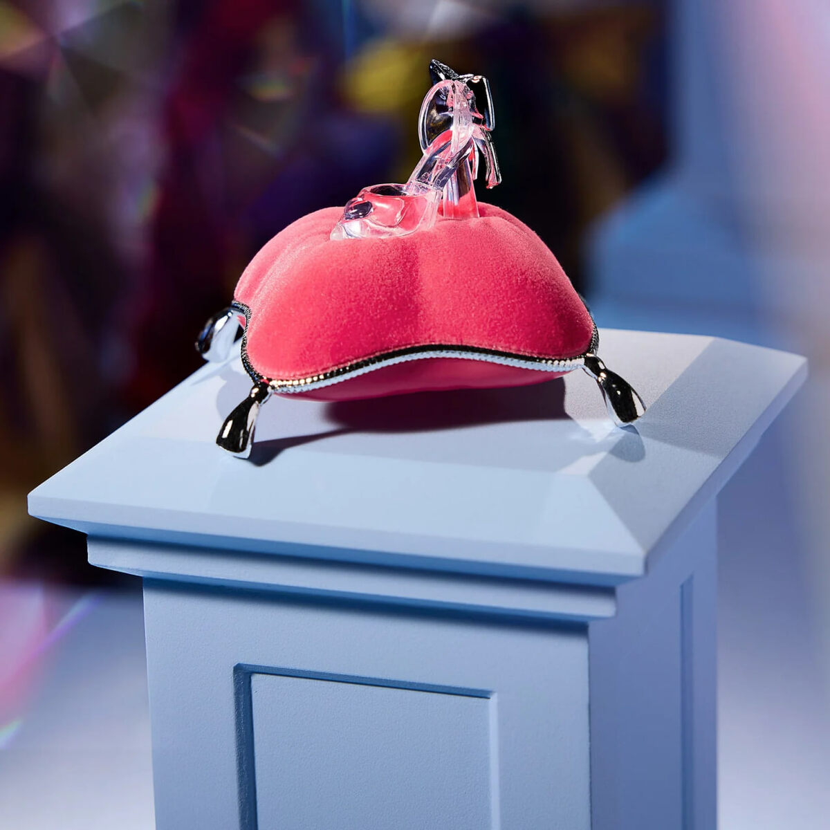    Модный дом Viktor & Rolf выпустил коллекционную куклу Золушку (фото 3)