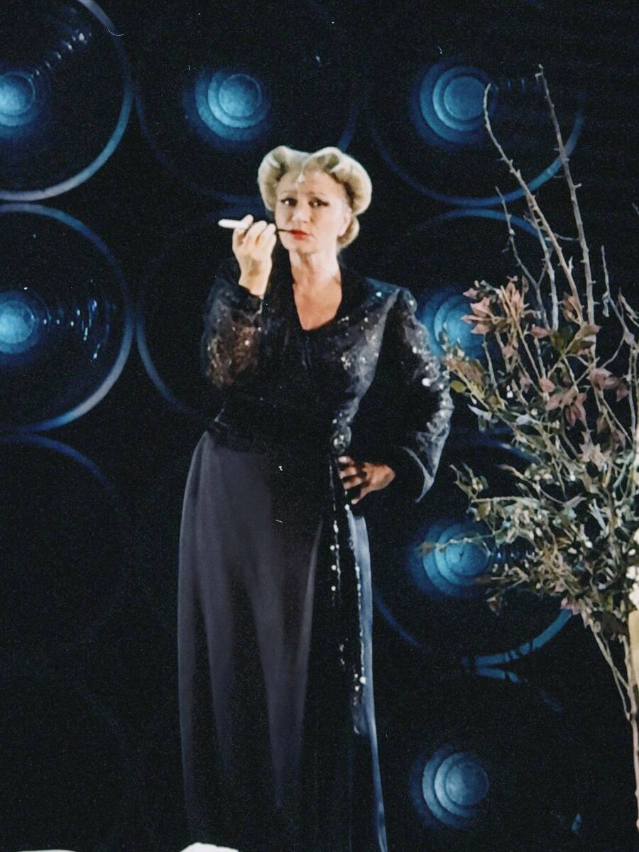 Анна Якунина в спектакле «Гамлет» театр «Ленком Марка Захарова»