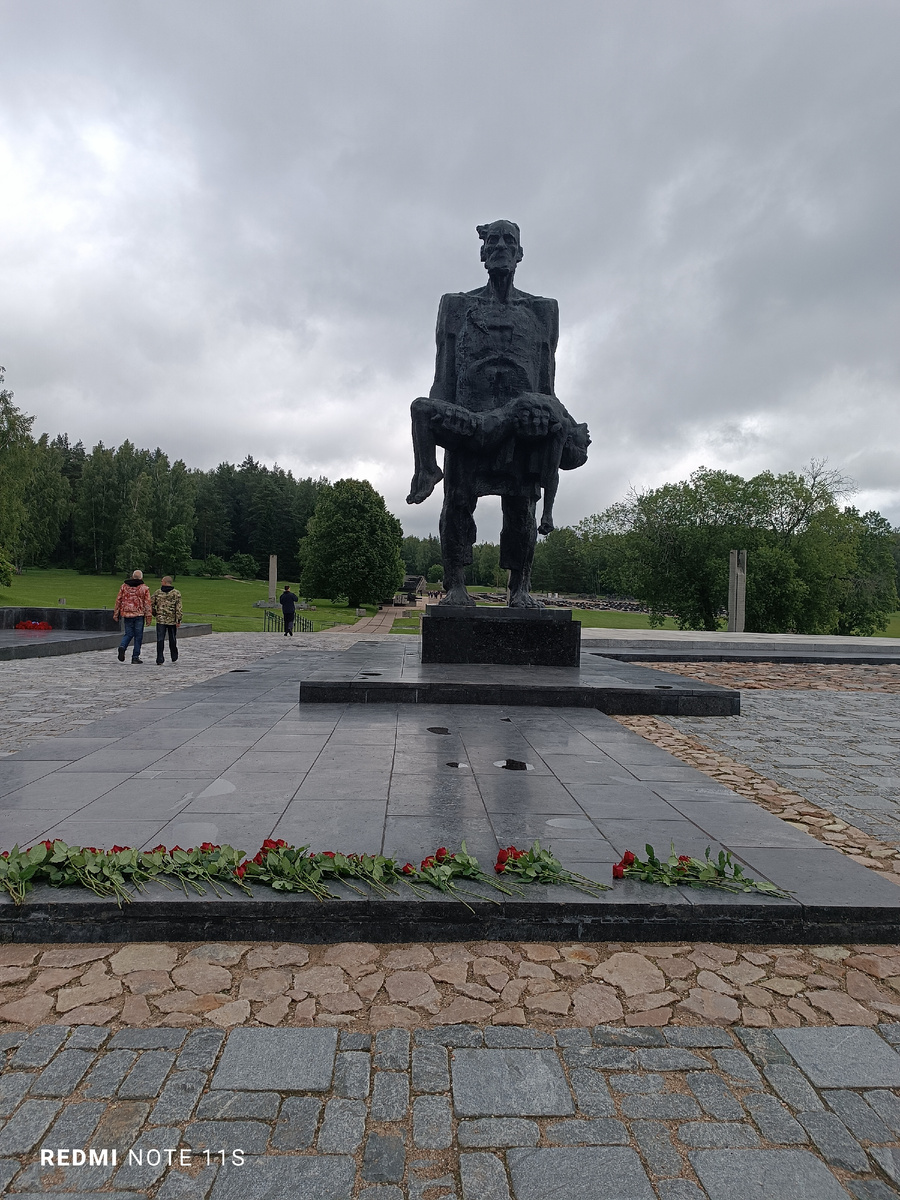 Непокоренный человек Иосиф Каминский с умирающим сыном на руках.