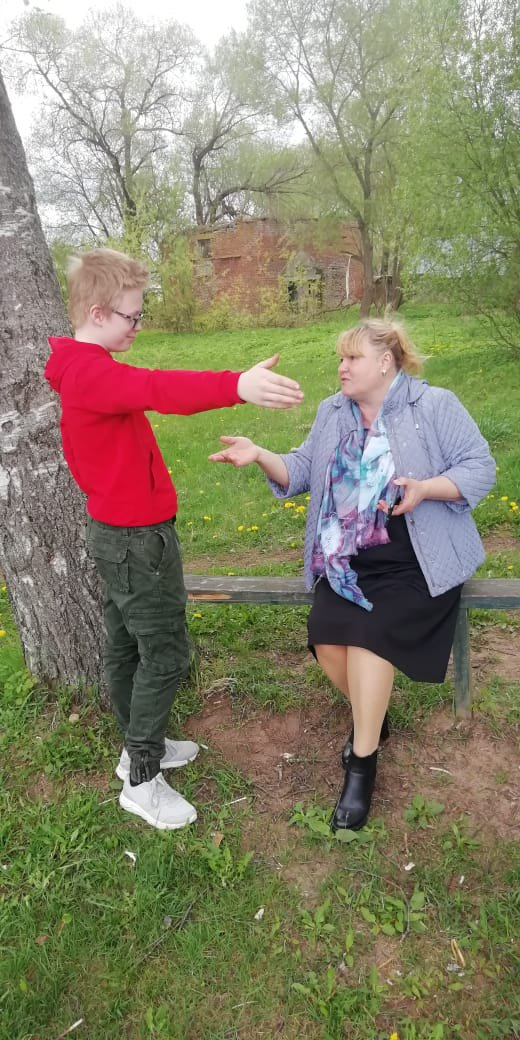 Ирина Стецкая во время консультации с подростком