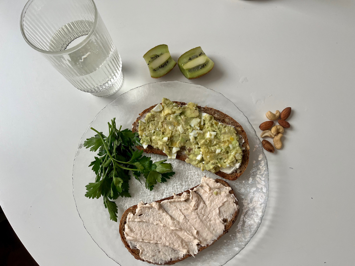 Это моя порция, у Стёпы побольше, так что он наедается, а то многие переживают 