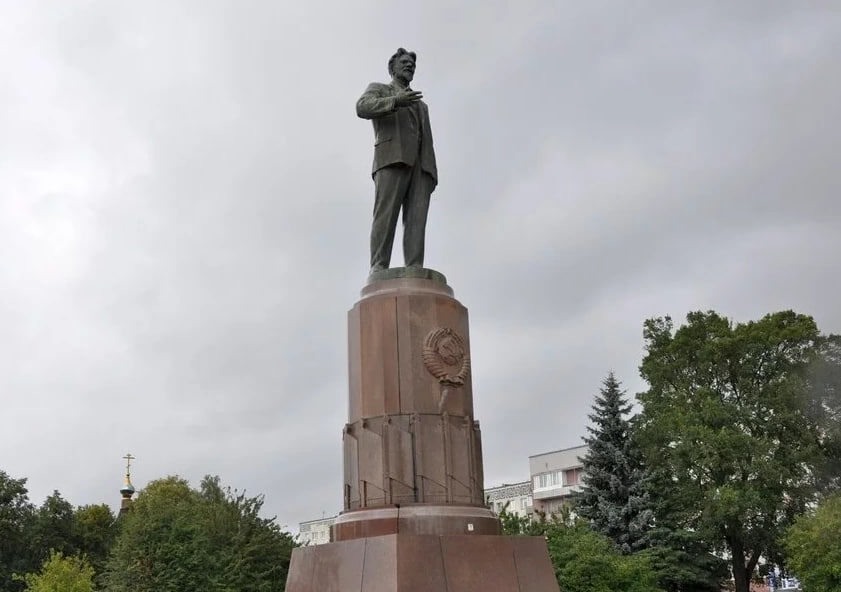 Памятник Михаилу Калинину в Калининграде