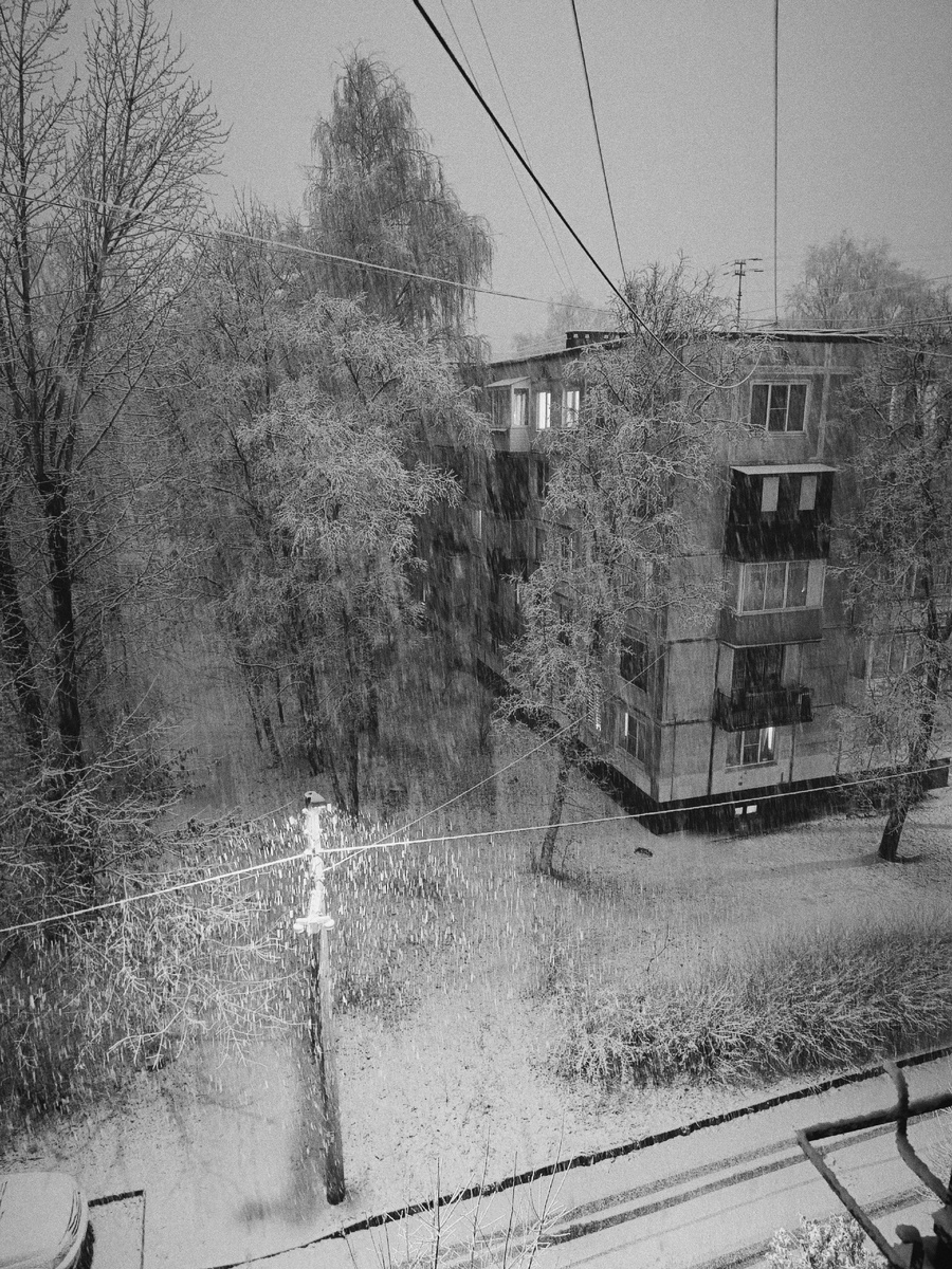 Зима хорошо если у тебя есть тёплый дом!