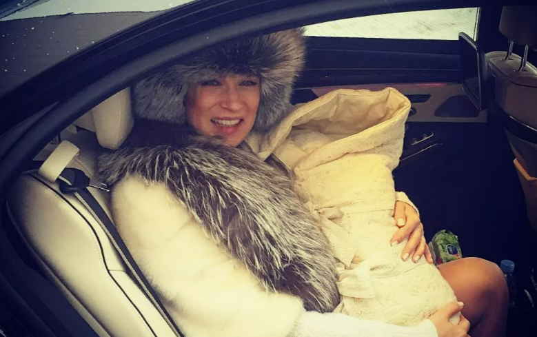 Олеся Судзиловская с крошечным сыном