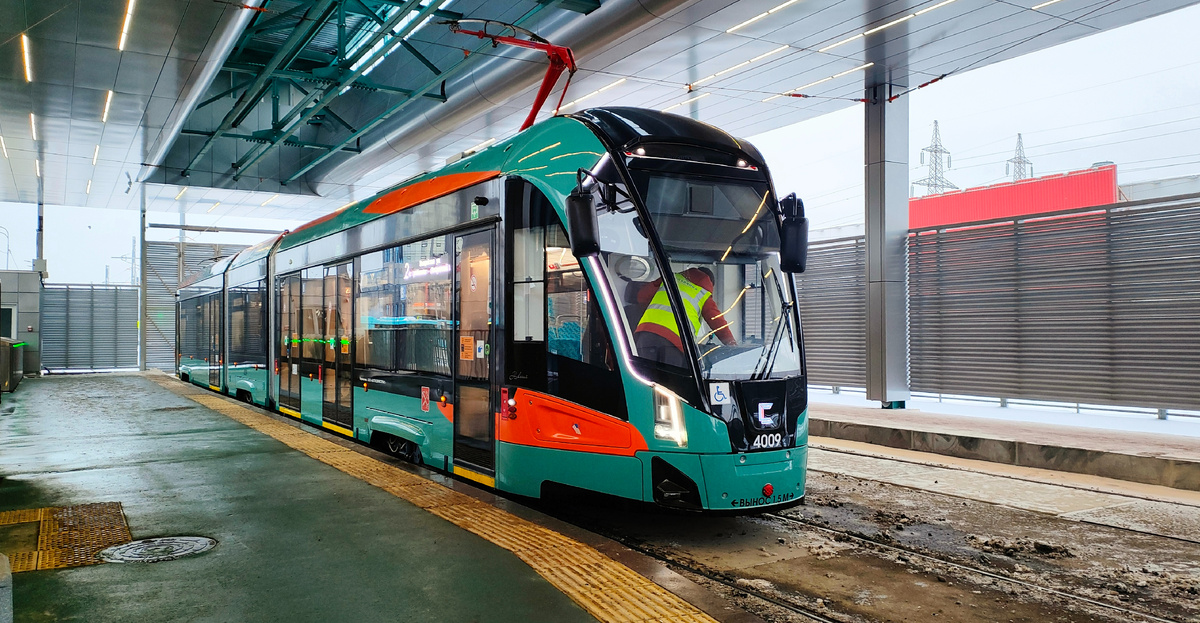 конечная остановка "метро "КУпчино", вагон 71-932 "Невский", маршрут № 2