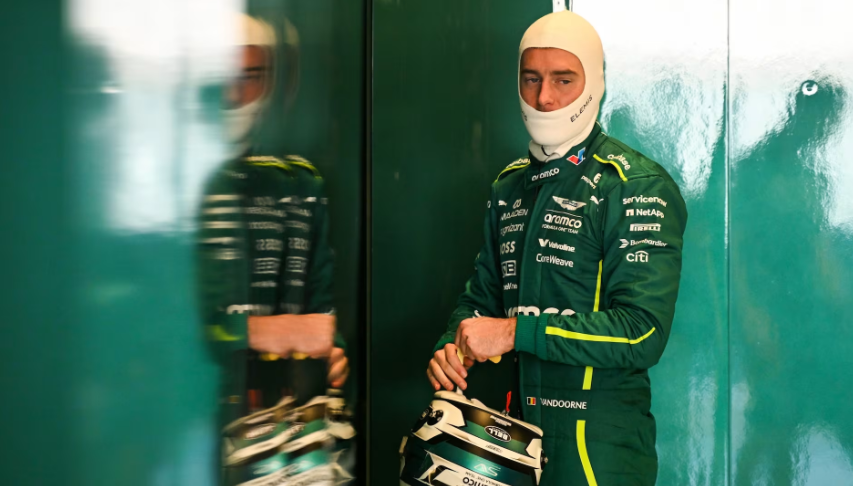 Стоффель следит за тем, чтобы на каждой гонке у него всегда был с собой шлем, на всякий случай, если он понадобится