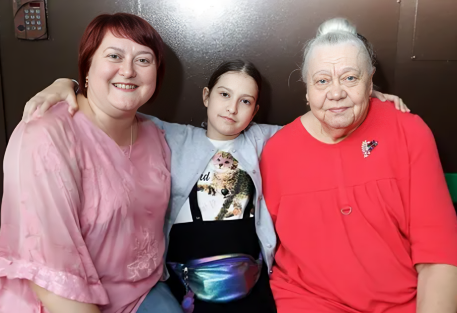 Галина с дочерью и внучкой