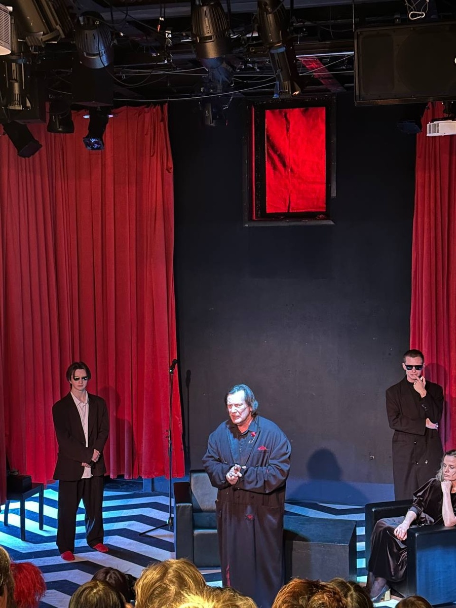 Сцена из спектакля «Гуттаперчевый человек или Nutcracker». Пространство «Внутри». Фото автора.