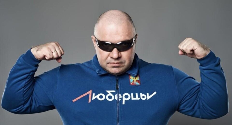 Грелки в клочья, шпильки в узлы: «Русский Халк» сломает физику в прямом эфире