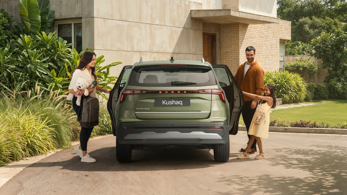 Задняя часть претерпела значительные изменения, о чём свидетельствует установка новых тонких фонарей. 