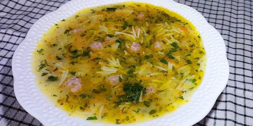 Турецкий суп с фрикадельками и вермишелью: секрет нежного фарша с булгуром