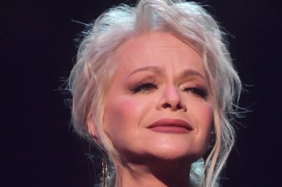    Лариса Долина.