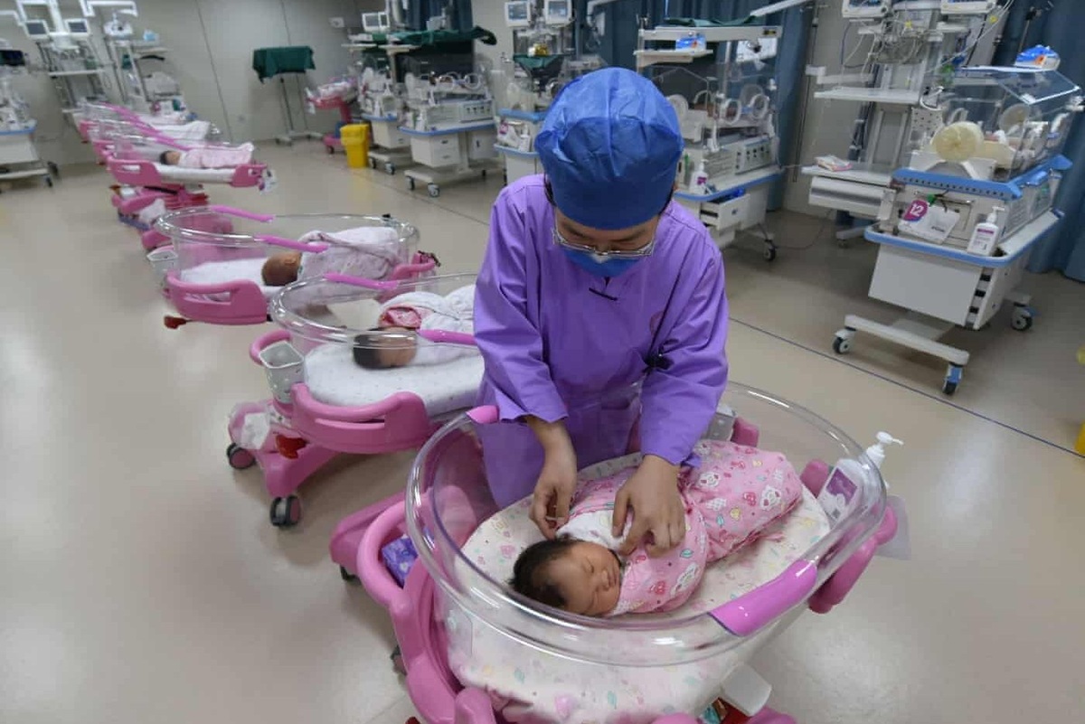     Почему в Китае падает рождаемость — новые данные и интересные факты