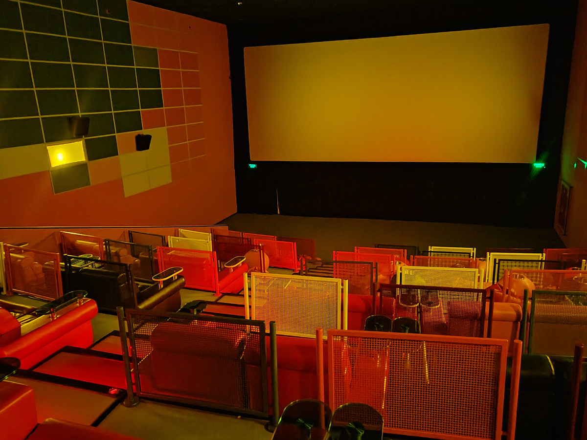А так выглядит наш кинотеатр с мягкими креслами)