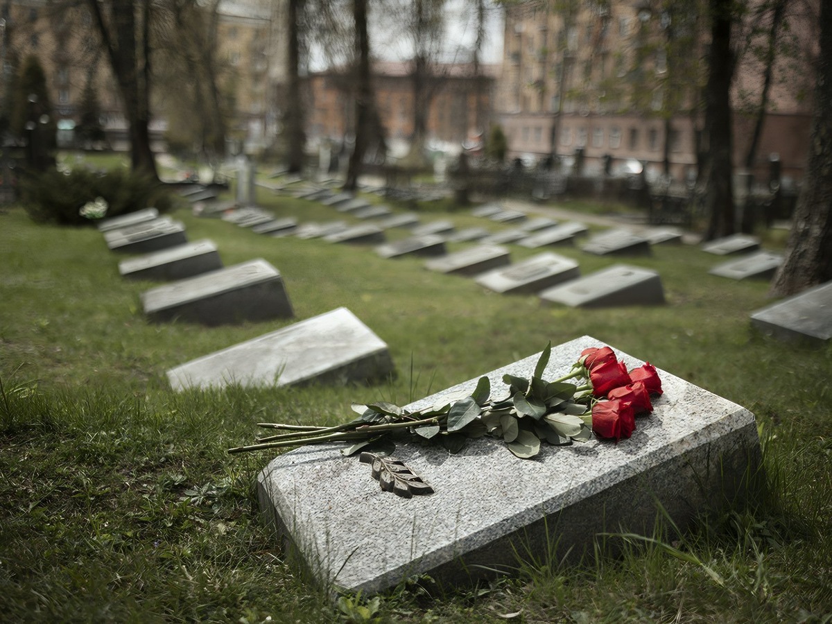    Люди, потерявшие близких, зачастую готовы на все, чтобы пообщаться с ними снова.