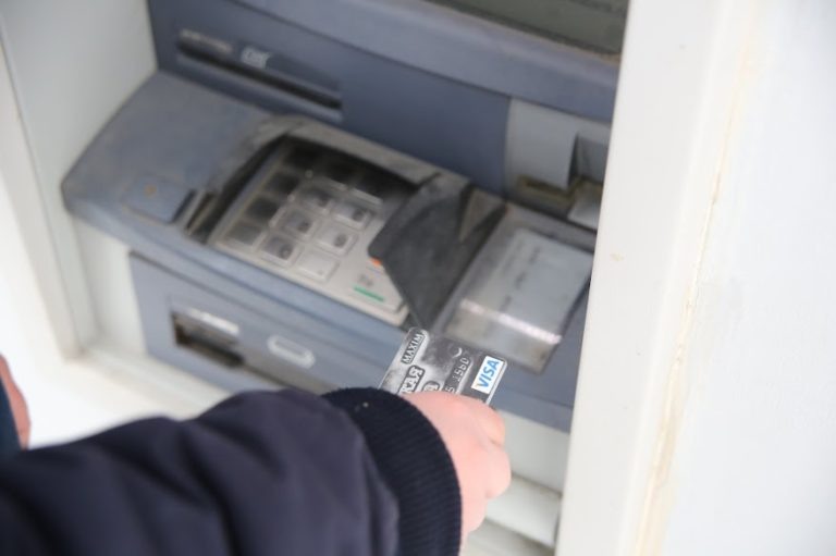 Под Волгоградом задержали мужчину по подозрению в продаже своей банковской карты