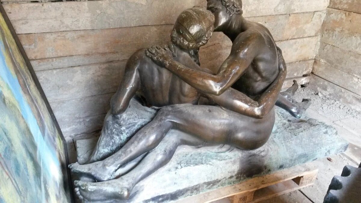    Скульптура «Нежность». Фото взято из Единого государственного реестра объектов культурного наследия народов РФ