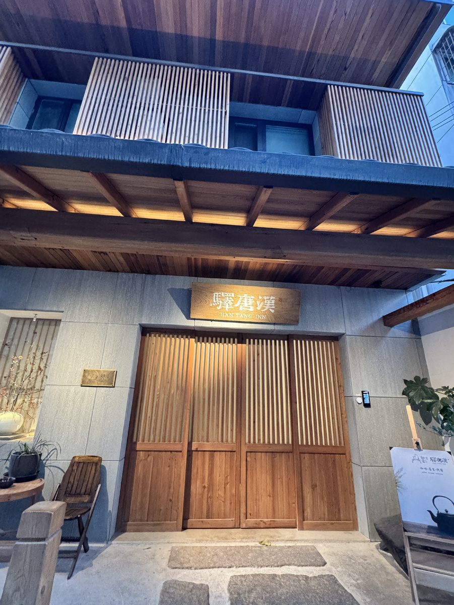 Вход в отель 