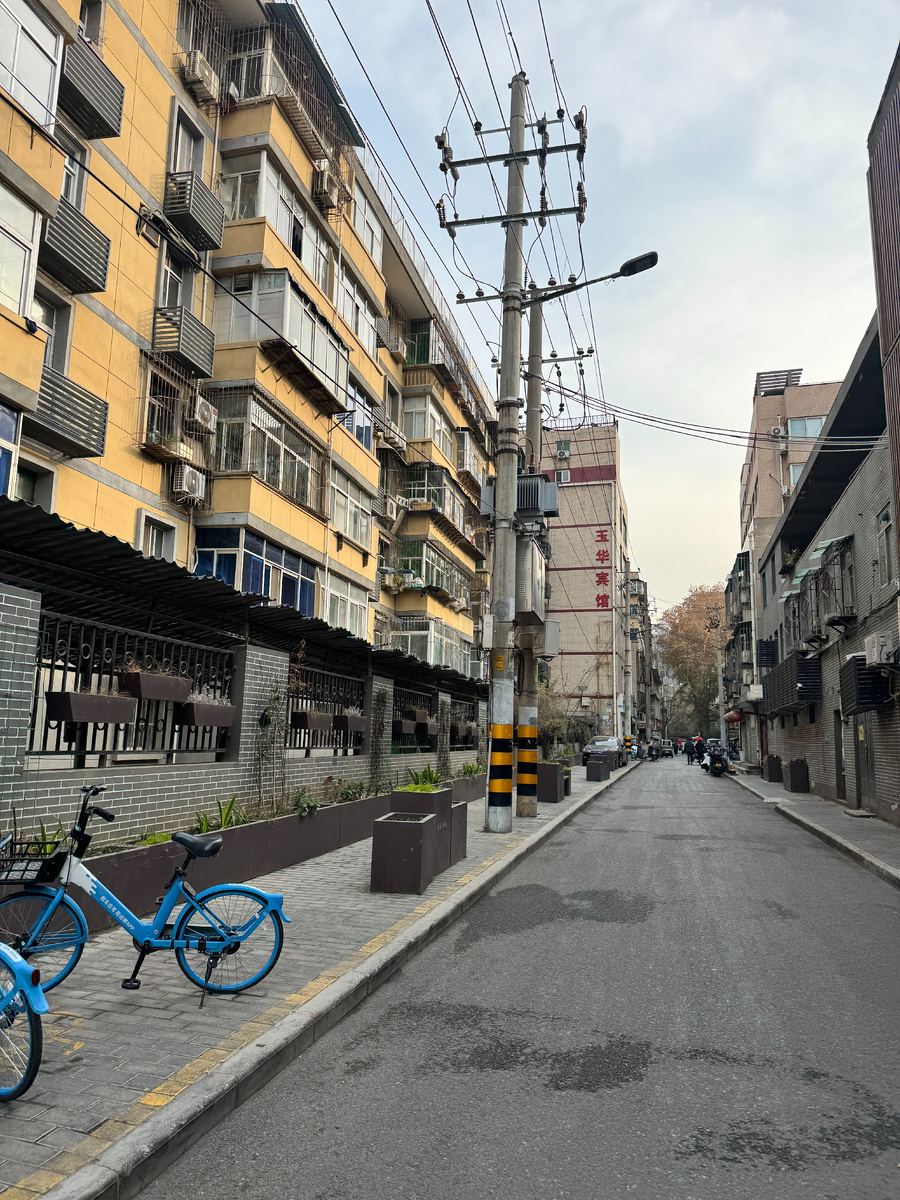 Приотельная улочка показалась немного странной 