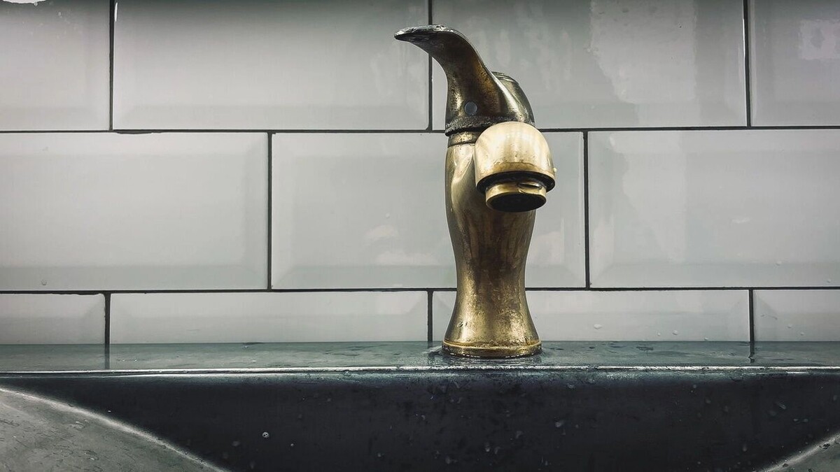    Жители Гуково рассказали, как уже несколько дней выживают без воды   1MI