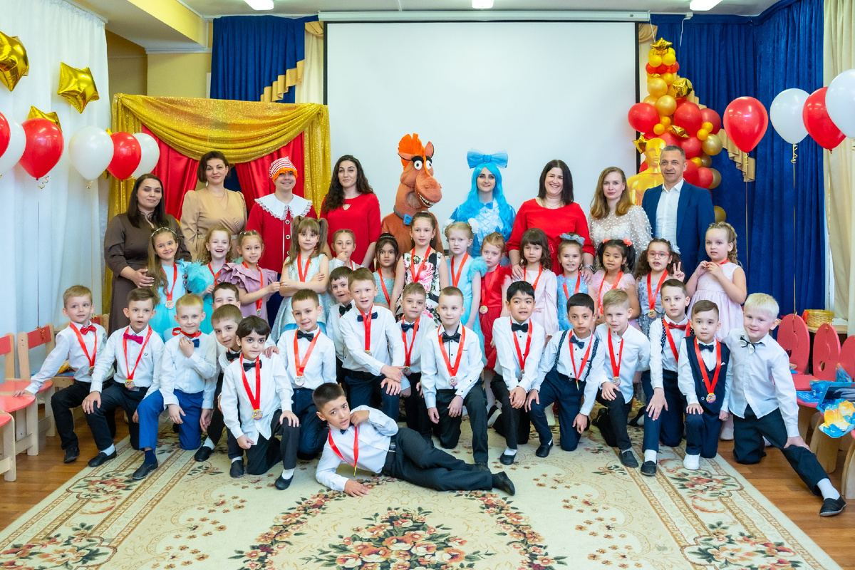 Общая фото после торжественной части Выпускного