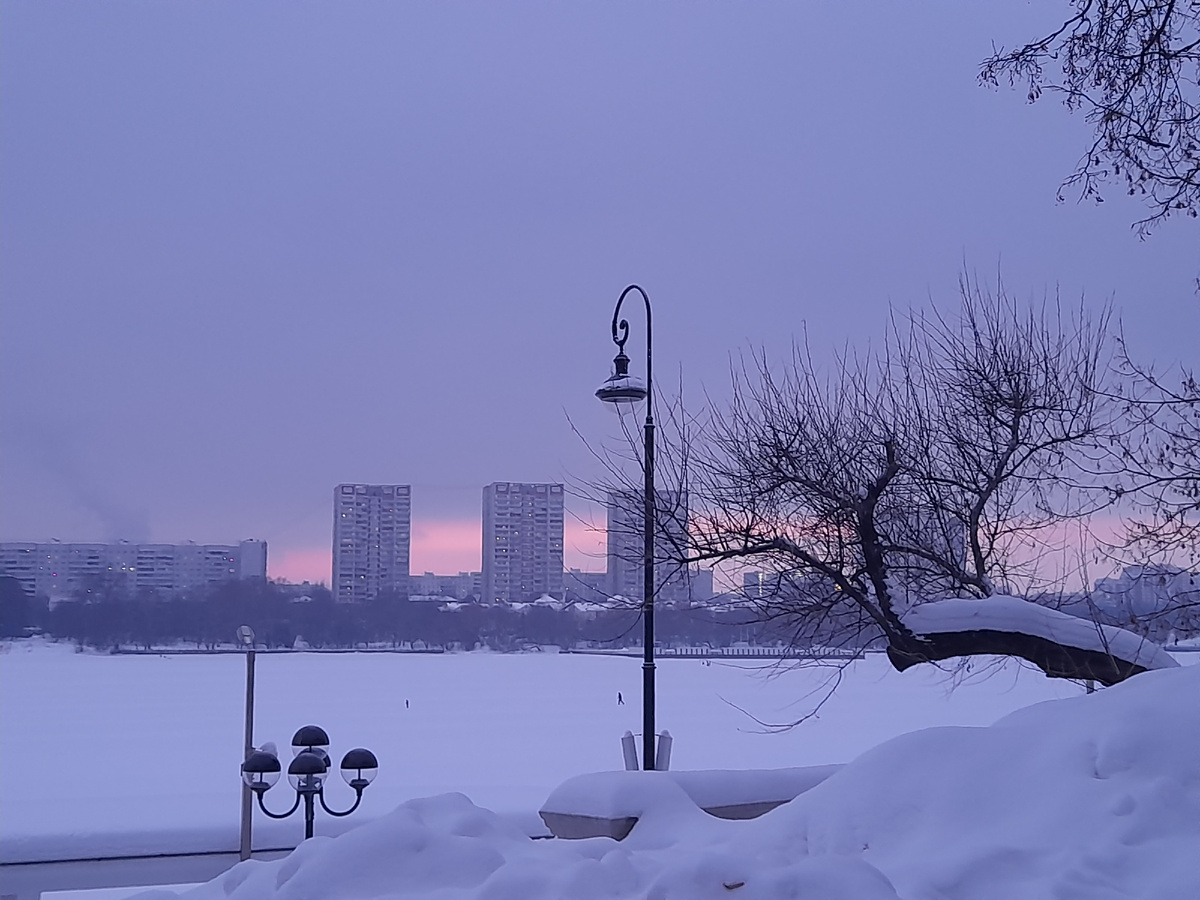 Вчерашний сиреневый субботний вечер. Москва, СРВ