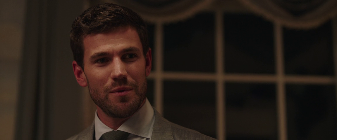 Ричи - симпатичный, высокий, богатый молодой муж. Постоянно говорит комплименты и готов покупать жене обновки