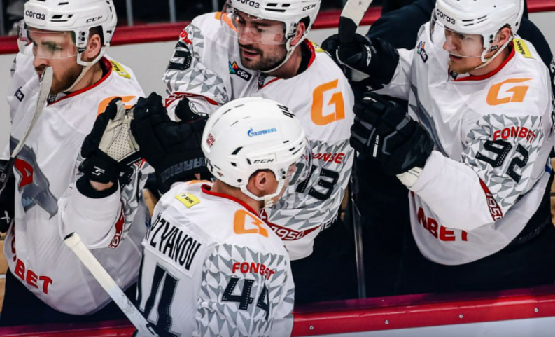 Дамир Щарипзянов привык принимать поздравления партнеров. Фото: соцсети