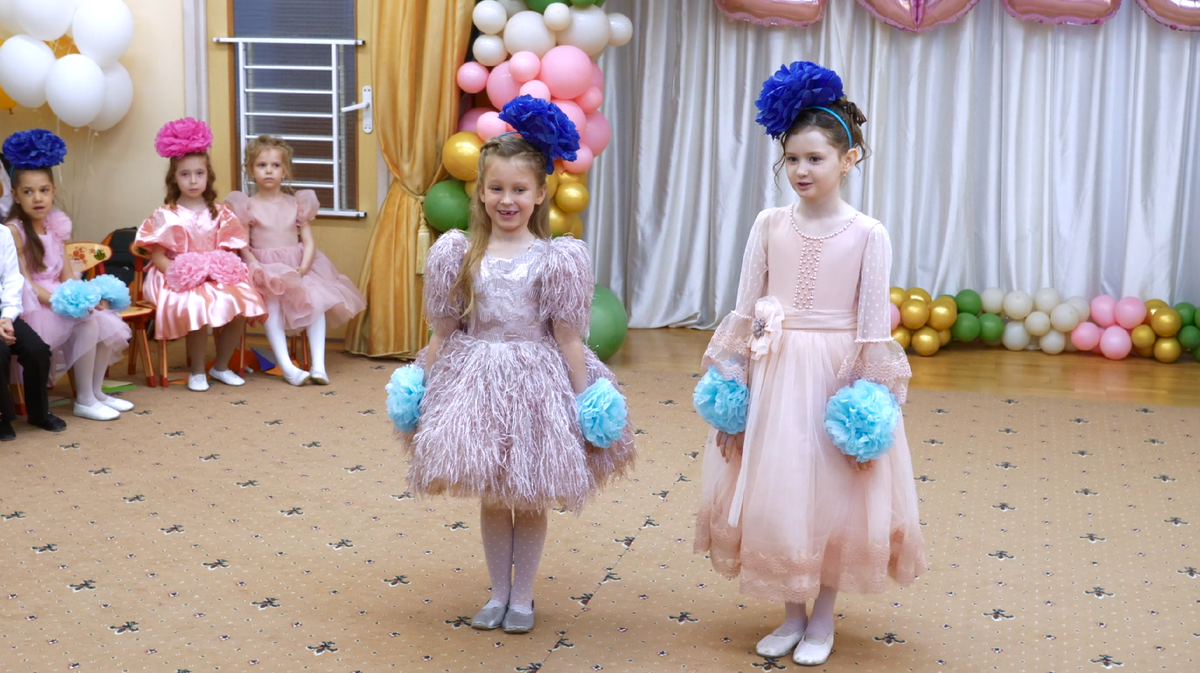 Девочки на выпускном в детском саду
