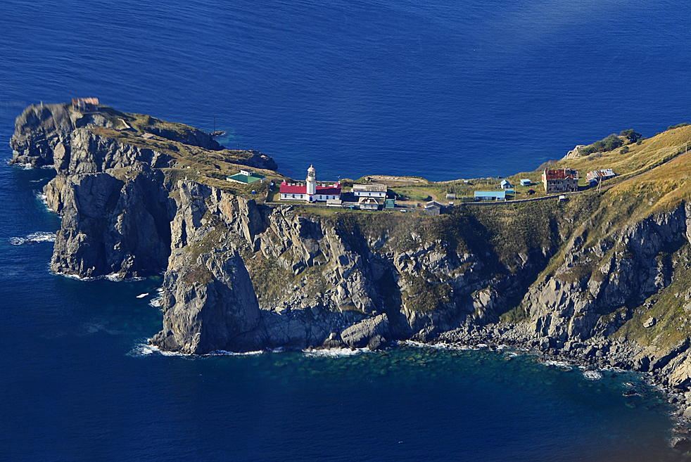 Мыс Гамова и маяк. Взято: Яндекс.Картинки