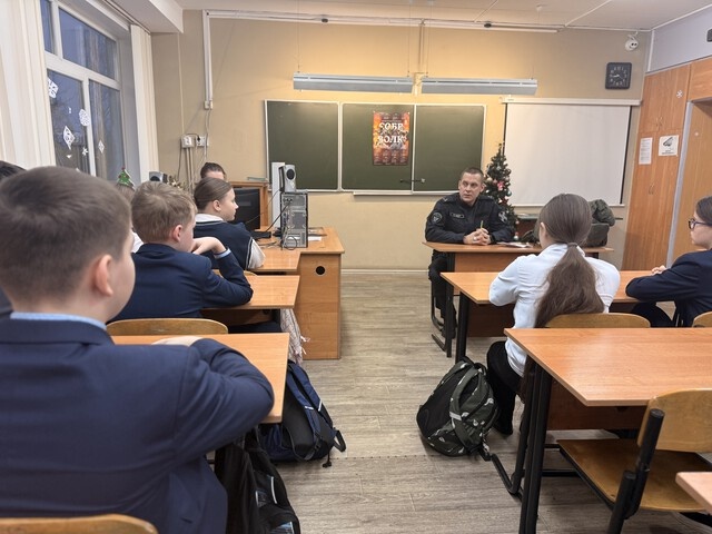 В Твери сотрудники Росгвардии провели урок мужества для школьников