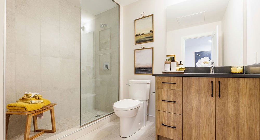 Экологичная уборка ванной: безопасные средства для чистки плитки и сантехники