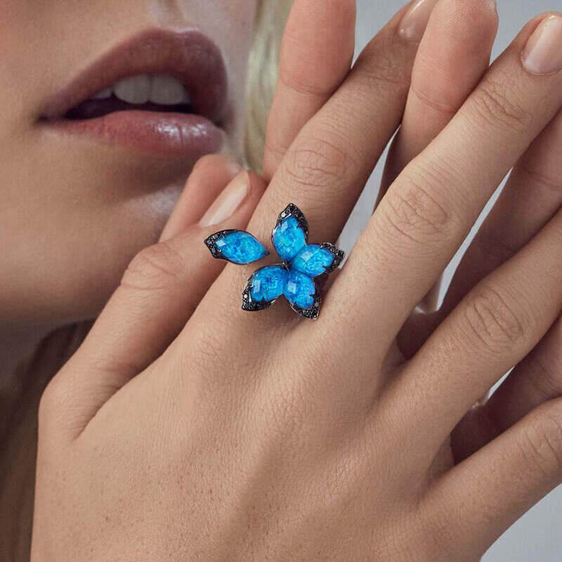 Кольцо Stephen Webster Love Me Love Me Not из белого золота с опалами, кварцем и бриллиантами