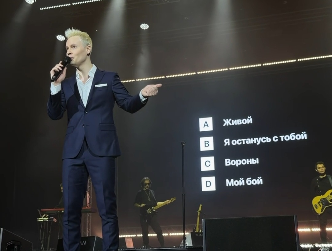 Уж и не знает, как нас получше развлечь, наш Родной! А я бы в этой части впала в ступор. Ну невозможно ж выбрать, все 4 песни - отпад! Из интернета 