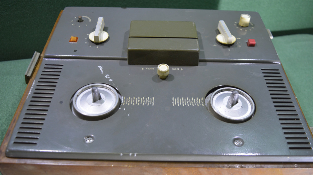    Почему советский магнитофон-кaнгуру Электрон стал легендой