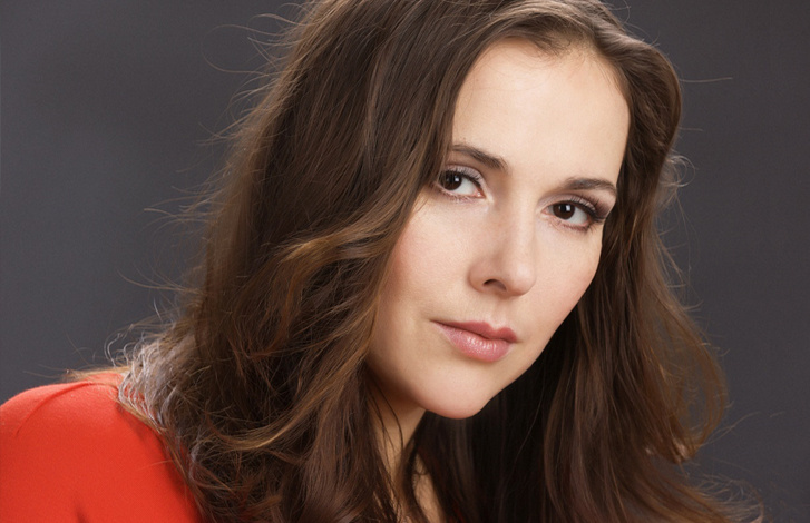 Елена Панова родилась 9 июня 1977 года