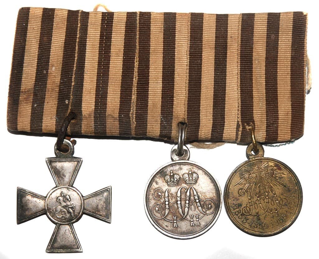  Знак отличия Военного ордена Св. Георгия и две медали: За защиту Севастополя 1854-1855 годов" и "В память Восточной войны 1853-1854-1855-1856". Сайт medalirus.ru