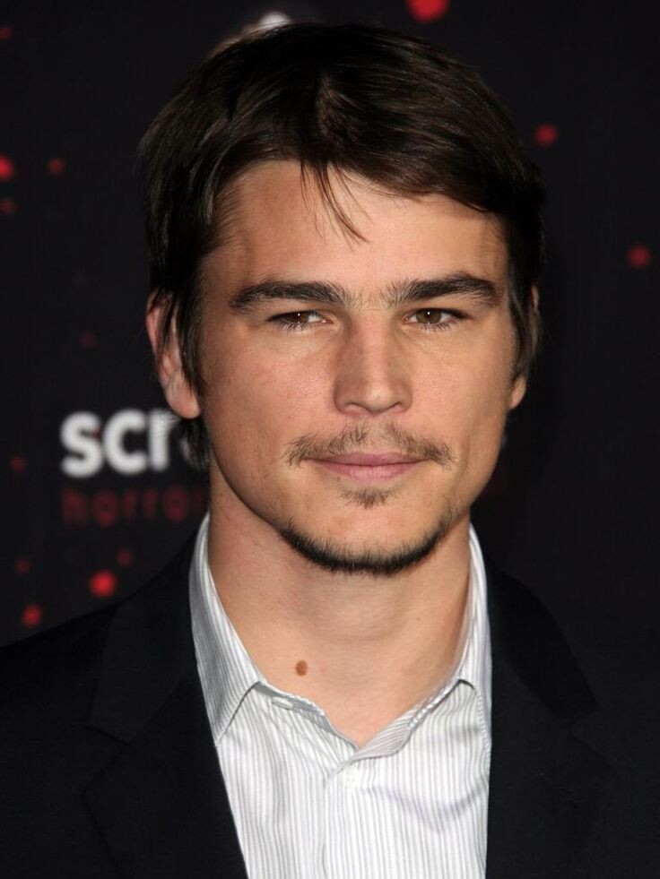 В роли Антона Джош Хартнетт