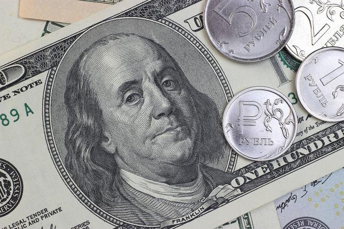 Экономисты дали прогноз курса доллара на следующую неделю с 26 января. Обложка © Shutterstock / FOTODOM / Lesya Girl
