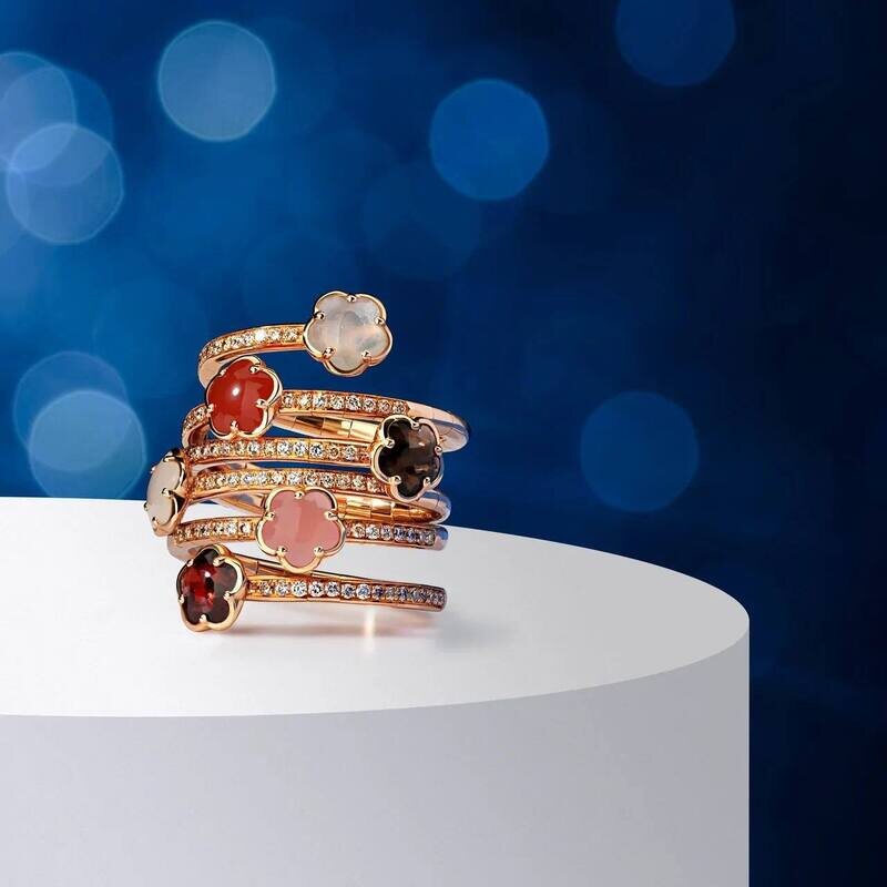 Кольцо Pasquale Bruni Figlia Dei Fiori из розового золота с бриллиантами, гранатами, халцедоном, лунным камнем, карнелианом и кварцем