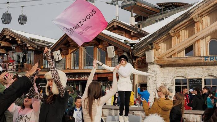 Шампанское, вертолёты и Патрисия Каас: пока вы покупали обувь в Rendez-Vous, она выгуливала богачей в Куршевеле. Обложка © Telegram / Rendez-Vous (Рандеву)