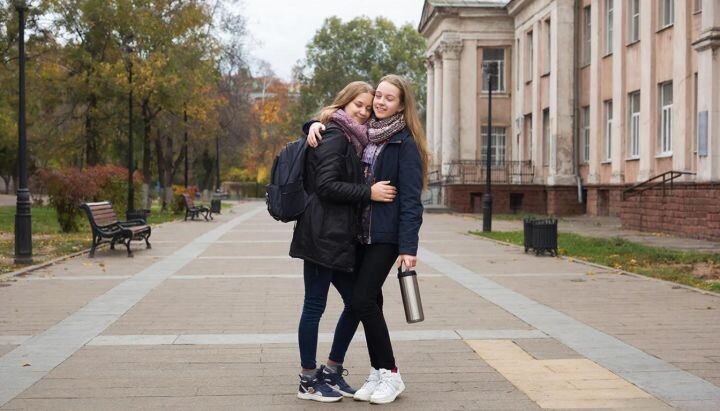 Какой сегодня праздник: Международный день объятий