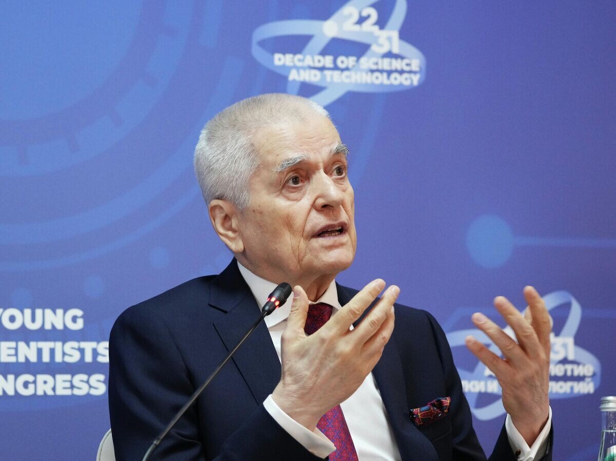    Заместитель президента Российской академии образования Геннадий Онищенко на КМУ-2025 | © Фотохост Конгресса молодых учёных