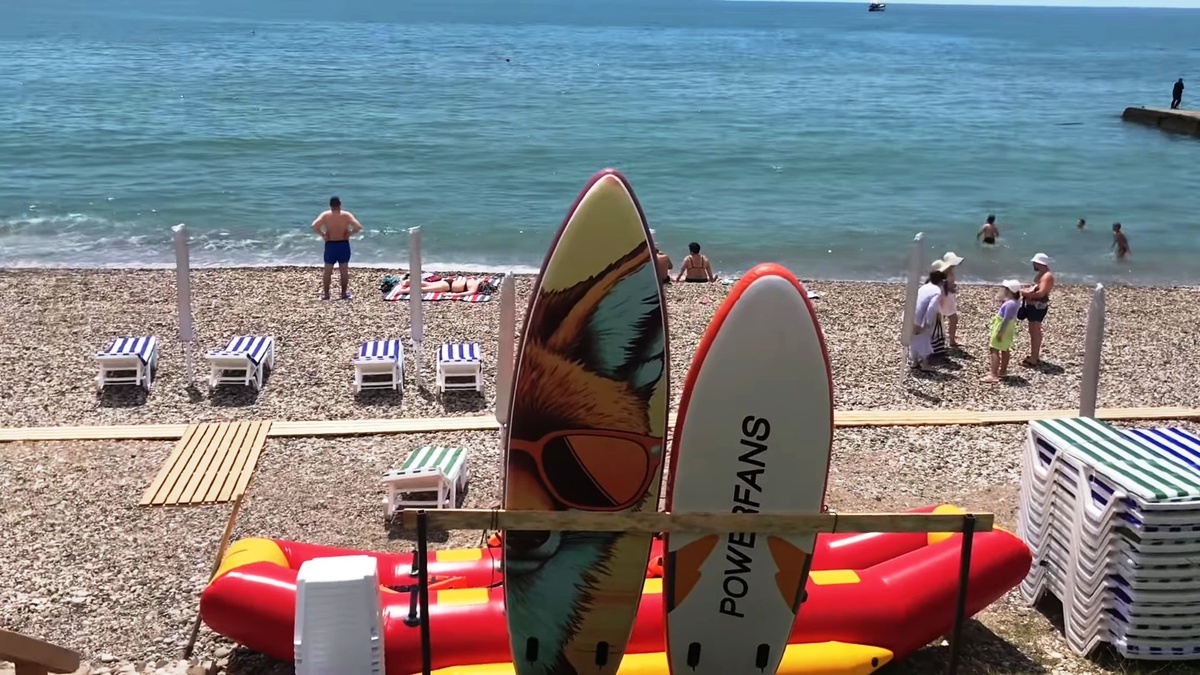 Абхазия — пляж в Новом Афоне 