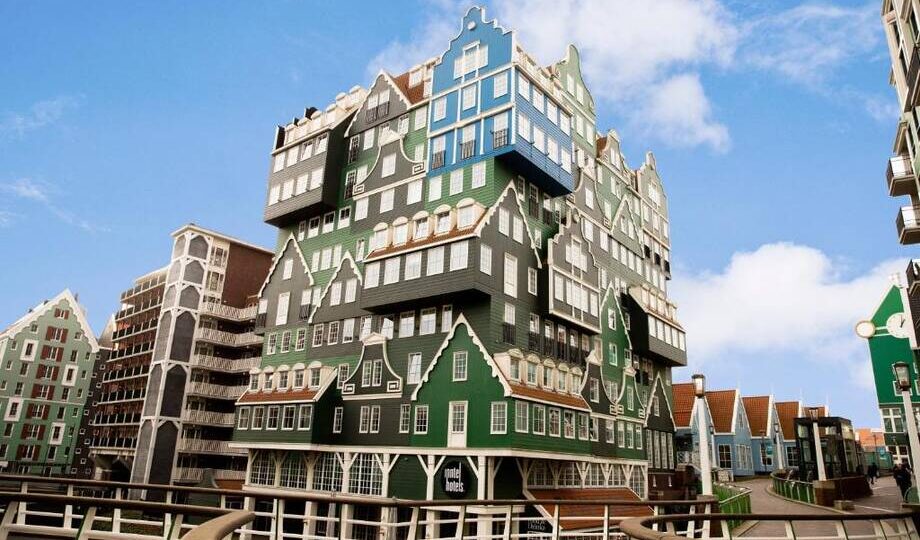 15 снимков нидерландского отеля, который состоит из десятков домов